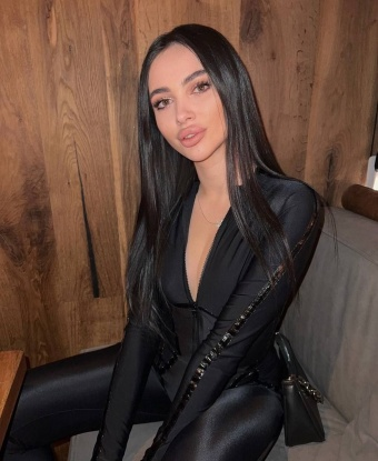 Молодая, красивая и страстная брюнетка ждет встречи с состоятельным джентльменом. Гарантирую яркие эмоции и незабываемый опыт. Фото мои на 100%! 14716, 22 года